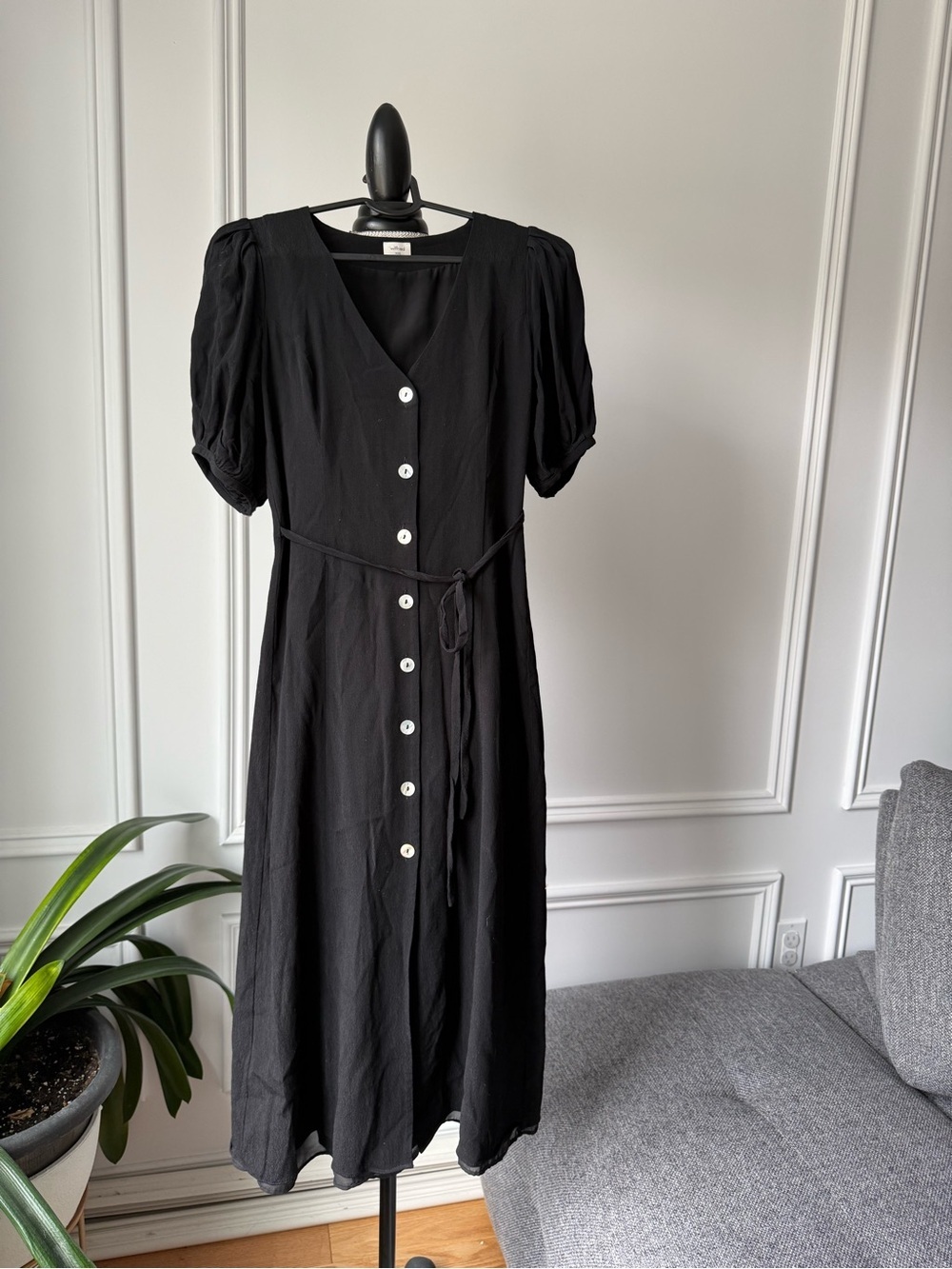 Aritzia Wilfred Black V neck Button Front Midi Dress